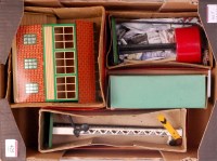 Lot 425 - A small tray of Hornby postwar accessories...