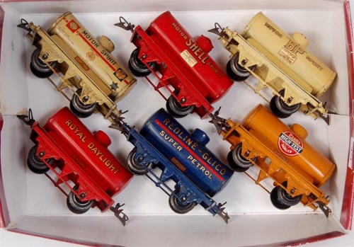 Lot 474 - 6x prewar Hornby tankers including 1934-6 BP,...