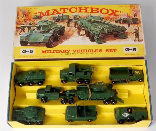 Lot 2321 - Matchbox, gift set G-5 1-75 series military
