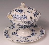 Lot 347 - A Lowestoft porcelain pedestal rice bowl and...