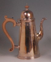 Lot 423 - An early 18th century style silver coffee pot,...