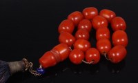 Lot 498 - A single row amber necklace, comprising 17...