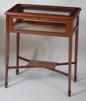 Lot 811 - An Edwardian mahogany satinwood crossbanded...