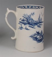 Lot 739 - An 18th century Lowestoft porcelain tankard,...