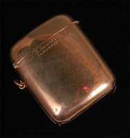 Lot 883 - A 9ct gold pocket vesta case, inscribed TB...