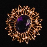 Lot 912 - A 14ct gold amethyst and seed pearl set...