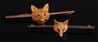 Lot 952 - An Alabaster & Wilson 15ct gold foxes head bar...