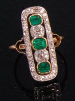 Lot 1008 - An Art Deco yellow metal emerald and diamond...
