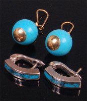 Lot 923 - A pair of yellow metal and turquoise set...
