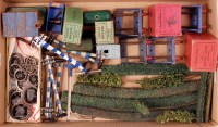 Lot 317 - A tray of Hornby pre war accessories, as...