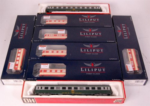 Lot 777 - 6 Liliput by Bachmann H0 continental coaches...