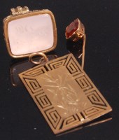Lot 518 - A Chinese yellow metal pendant, bearing...