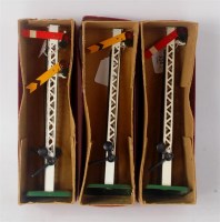 Lot 324 - 3x Hornby 1948-50 No. 2 signals with all-white...