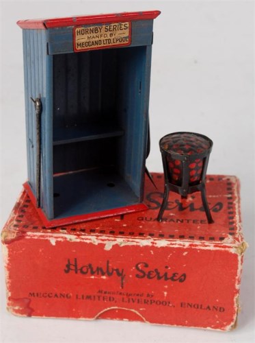 Lot 339 - Hornby 1928-30 No. 7 railway accessories...