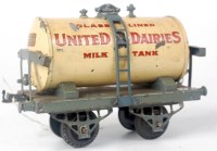Lot 354 - Hornby 1929-30 United Diaries milk tank wagons...