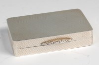 Lot 616 - A contemporary silver engine turned snuff box,...