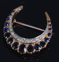 Lot 691 - A Victorian style yellow gold sapphire and...