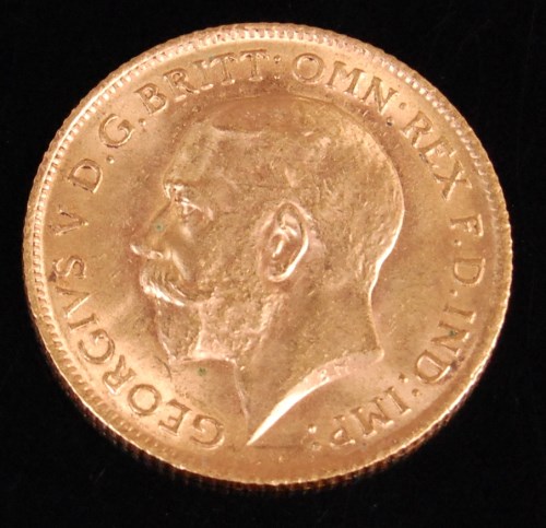 Lot 122 - Great Britain, 1911 gold half sovereign,...