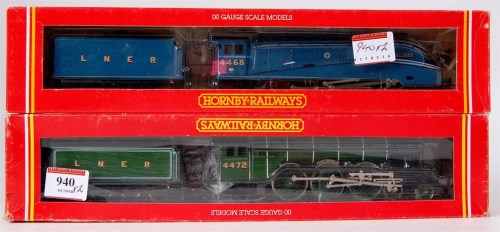 Lot 940 - A Hornby R077 LNER blue 'Mallard' engine and...