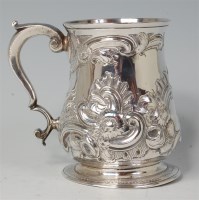 Lot 462 - A George II silver bell shaped tankard,...