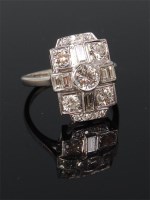 Lot 487 - An 18ct white gold diamond cluster ring,...