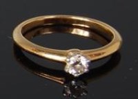 Lot 509 - A Tiffany & Co 18ct gold ladies diamond...