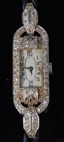 Lot 527 - A ladies Art Deco platinum and diamond set...