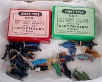 Lot 1003 - Boxed sets 051 and 053 Dinky Toys figures...