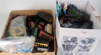 Lot 1020 - 2 boxes of engines, tenders, wagons and...