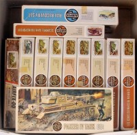 Lot 1516 - 12 Airfix 1/72 scale series 2 and 3 plastic...