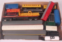 Lot 882 - Hornby & Lima rolling stock, 3 coaches Enparts...