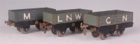 Lot 327 - A small tray containing 3 Hornby open wagons...