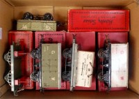 Lot 364 - A small tray of 5 prewar Hornby GW wagons...