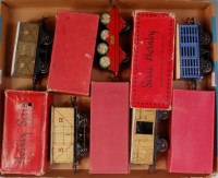 Lot 366 - A tray containing 5 pre-war Hornby wagons...