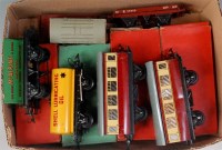 Lot 445 - A small tray containing 6 Hornby postwar items...