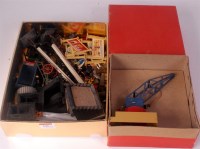 Lot 536 - A Hornby platform crane (NM-BG) and a small...