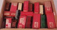 Lot 621 - 10 Hornby Dublo SD6 wagons 4300, 4301, 4305,...