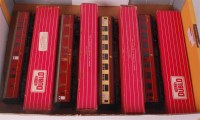 Lot 626 - 4 Hornby Dublo super detail coaches, 4052,...