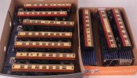 Lot 627 - Hornby Dublo coaches 4 D12, 4 D21, together...