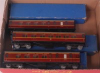 Lot 628 - 3 Hornby Dublo D3 coaches (FG-BFG)