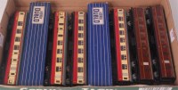 Lot 634 - 2 Hornby Dublo D3 and 4 D12 coaches, two boxed...