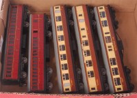 Lot 636 - 2 Hornby Dublo 14 and 3 D21 coaches (G)