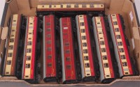 Lot 637 - Hornby Dublo 4 D12, 2 D22 and 4 D21 coaches (F-G)