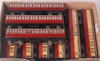 Lot 638 - 6 Hornby Dublo D11 and 3D13 coaches, roof...