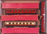 Lot 655 - Hornby Dublo super detail coaches, 4060, 4062,...