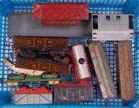 Lot 467 - A small tray of seven Mettoy items for spares...