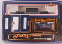 Lot 855 - 5 Bachmann wagons including Wellwagon with...