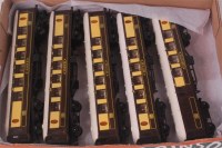 Lot 875 - 5 Triang medium length Pullman cars 'Anne',...