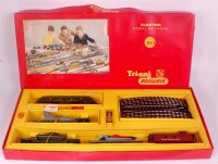 Lot 746 - A Triang R3S train set containing green/yellow...