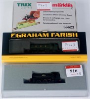 Lot 916 - A Graham Farish by Bachmann 371-931A GWR green...